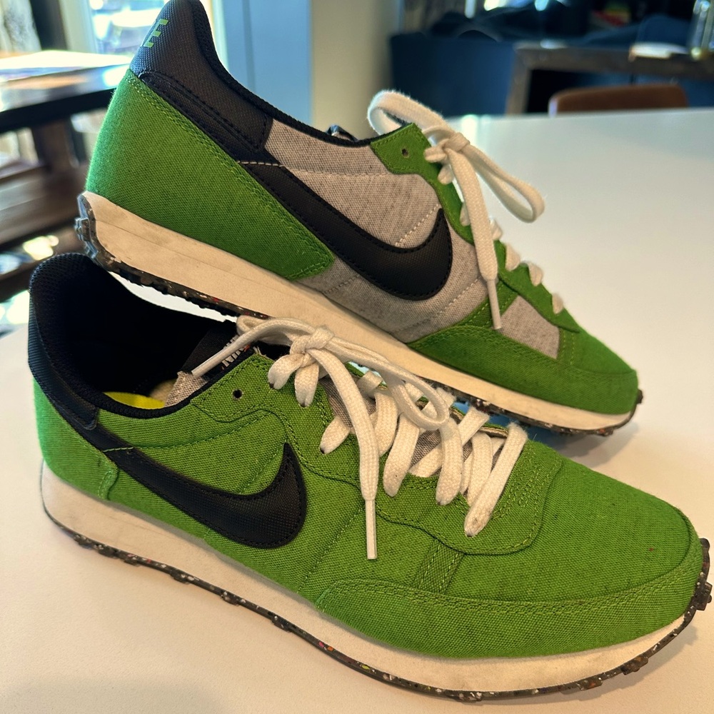 Nike Challenger OG Mean Green. size 9 women running shoes. Barely worn.